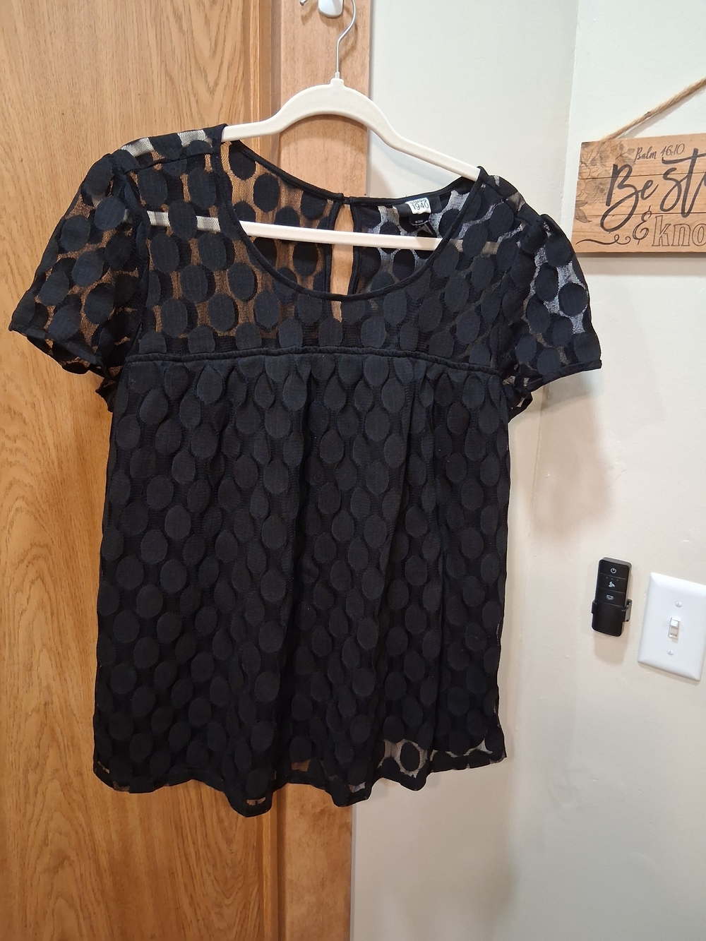 Women’s Black Short-Sleeve Circle-Texture Blouse
